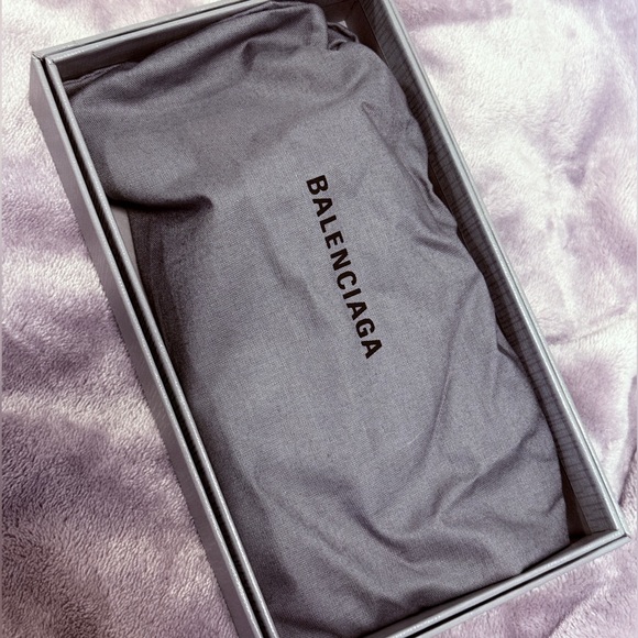 BALENCIAGA - HOTEL ROOM KEYCHAIN - BLACK/GOLD - Picture 4 of 6